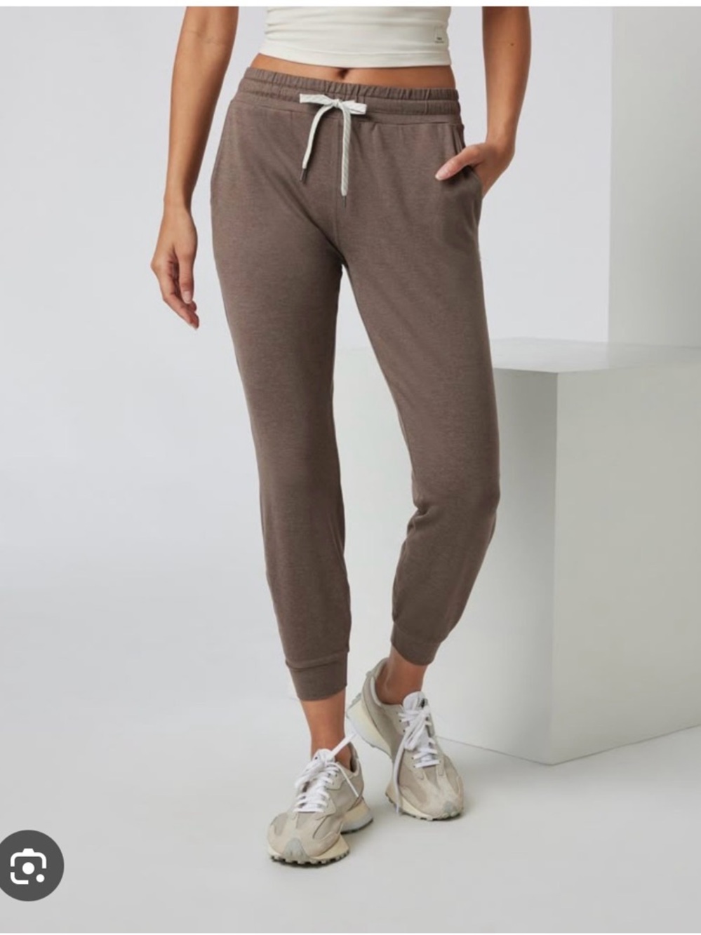 Vuori performance halo joggers